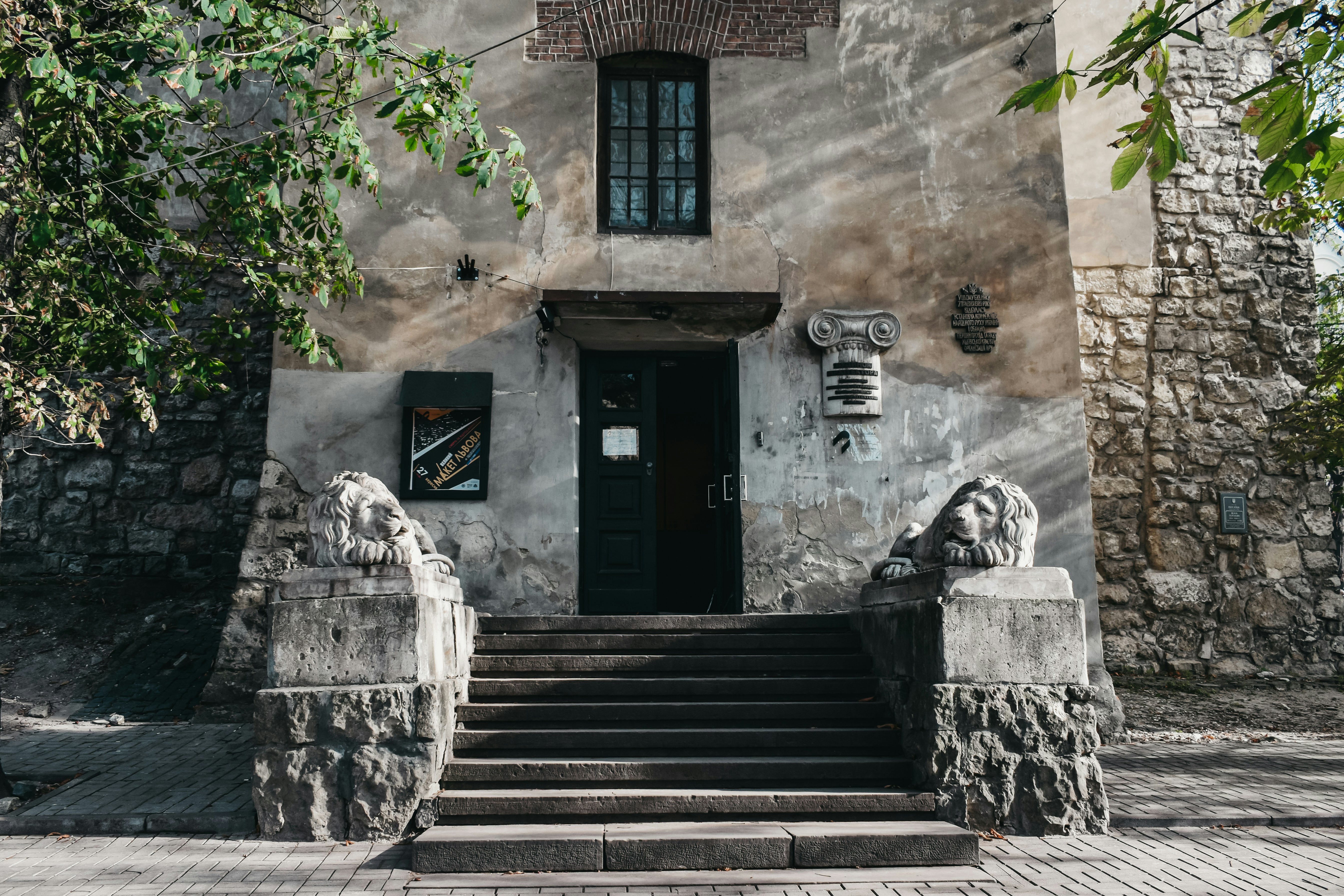 brown concrete building